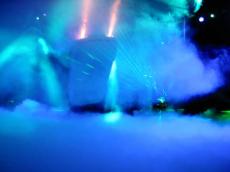 Der Vaneo erhebt sich aus einem Meer aus Stickstoffnebel. Der Vaneo erhebt sich aus einem Meer aus Stickstoffnebel.