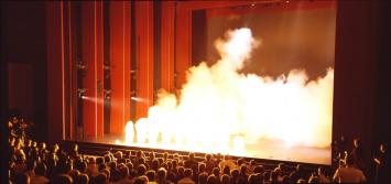 Mercedes SL 500 hinter einer Wand aus Stickstoffnebel Mercedes SL 500 hinter einer Wand aus Stickstoffnebel